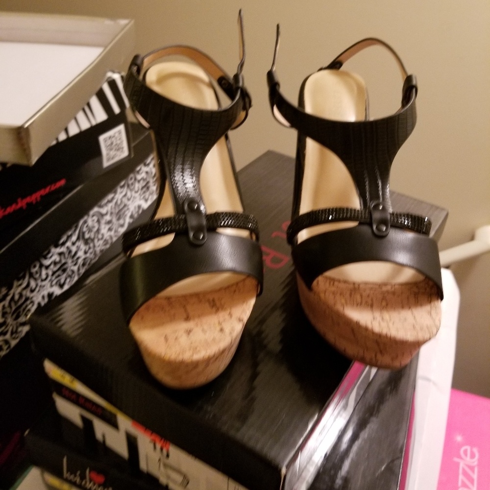 Black wedges